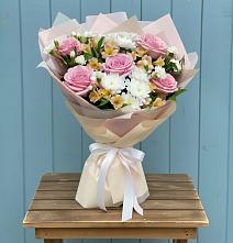 Букет цветов из:  Гвоздики, Орхидеи и Розы в Тымовское