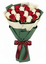 Букет Микс из красных и белых роз в Тымовское