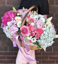 Композиция солнечный день в Тымовское Цветочная композиция из Розы, Хризантемы, Пионы и Лизиантусы в корзине в Тымовское