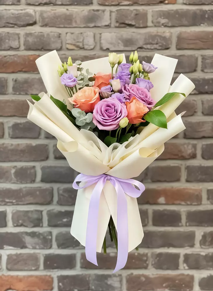 Букет цветов из: Лизиантусы и Розы в Тымовское