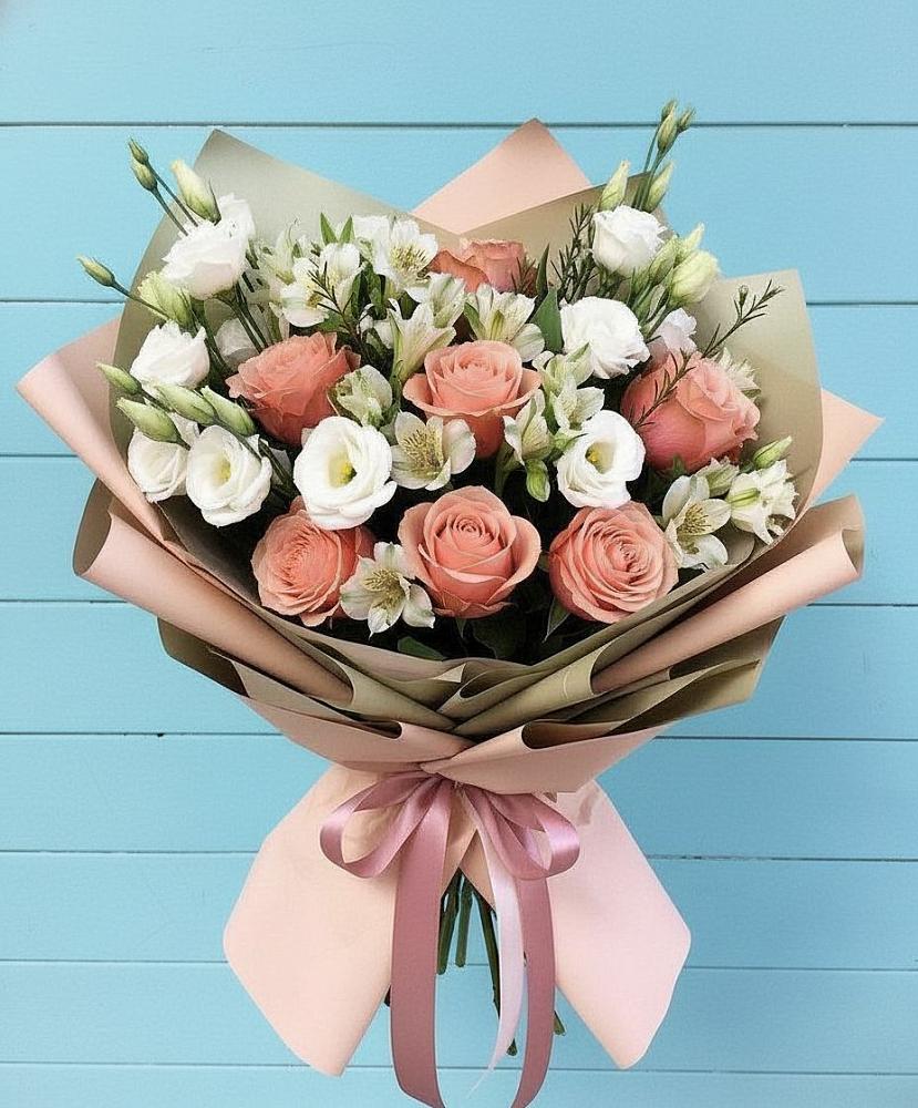 Букет цветов из: Розы, Альстромерии и Лизиантусы в Тымовское