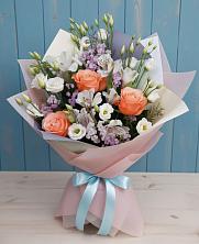 Букет цветов из:  Лизиантусы, Розы, Альстромерии и Гипсофила в Тымовское