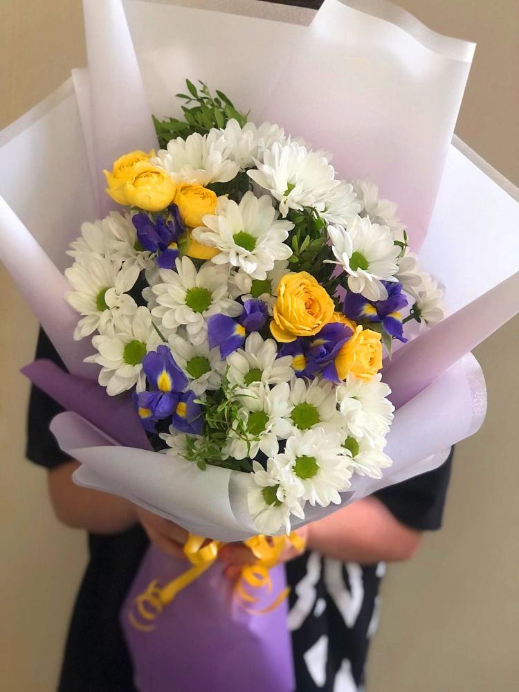 Букет цветов из: Ирисы, Хризантемы и Розы в Тымовское