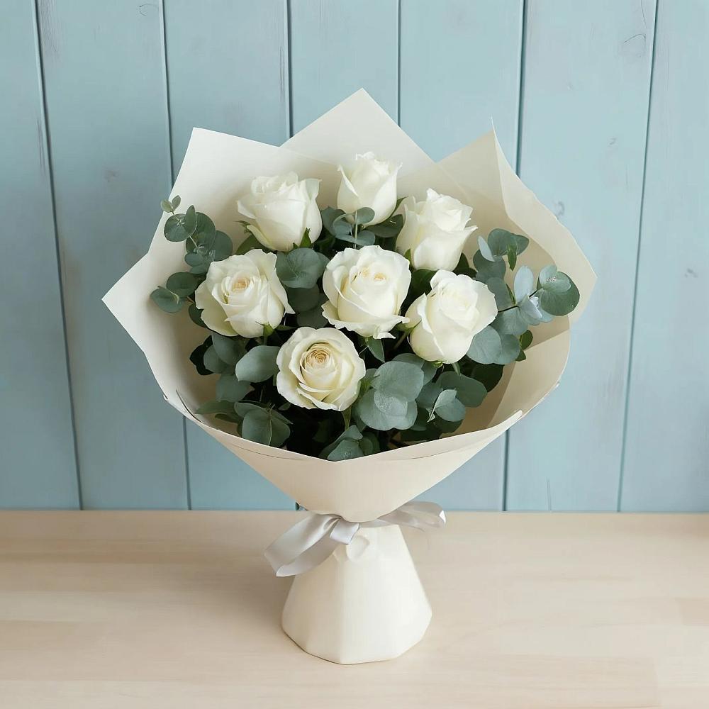 Букет Белые розы в Эвкалипте в Тымовское