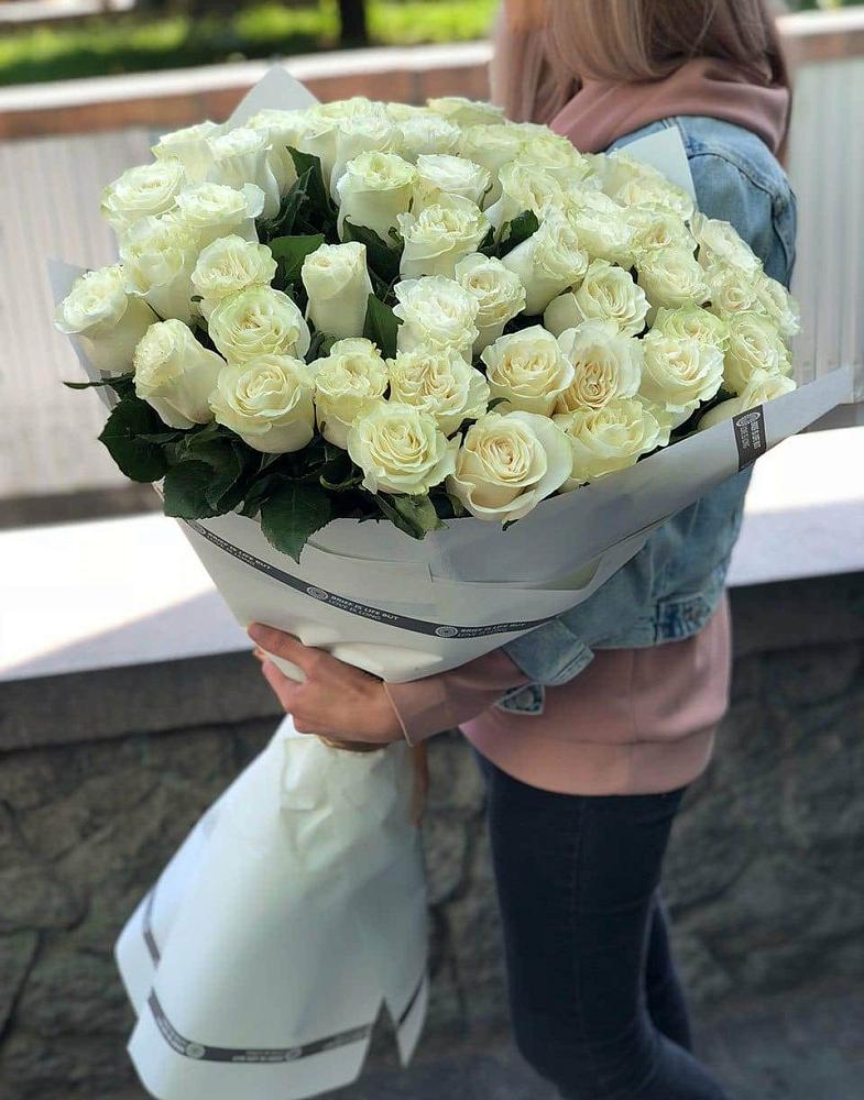 Букет 35 Белых роз в Тымовское