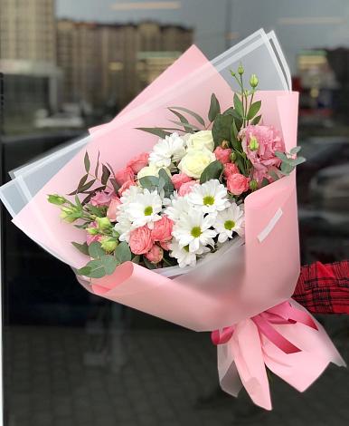 Букет цветов из: Розы, Лизиантусы и Хризантемы в Тымовское