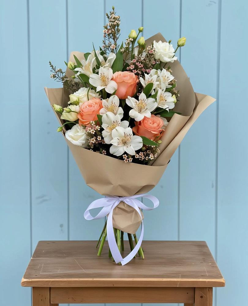 Букет цветов из: Альстромерии, Лизиантусы, Розы и Хризантемы в Тымовское